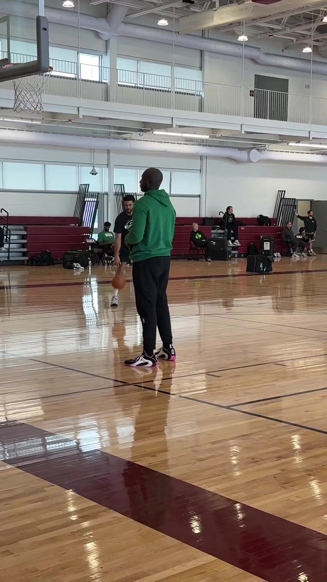 kaiyun-真要本赛季复出?塔图姆今日进行了原地投篮训练